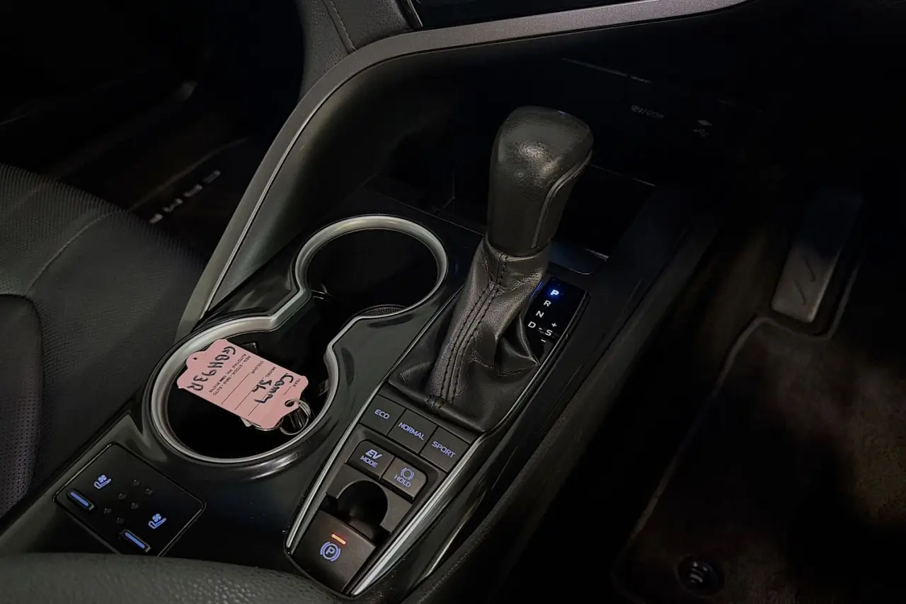 2020 Toyota Camry Gallery Image 18