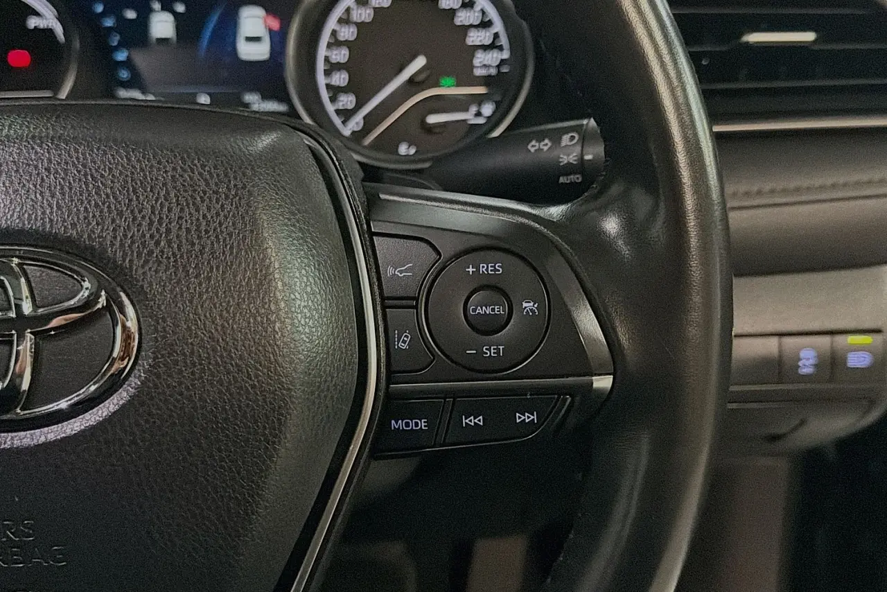 2020 Toyota Camry Gallery Image 20