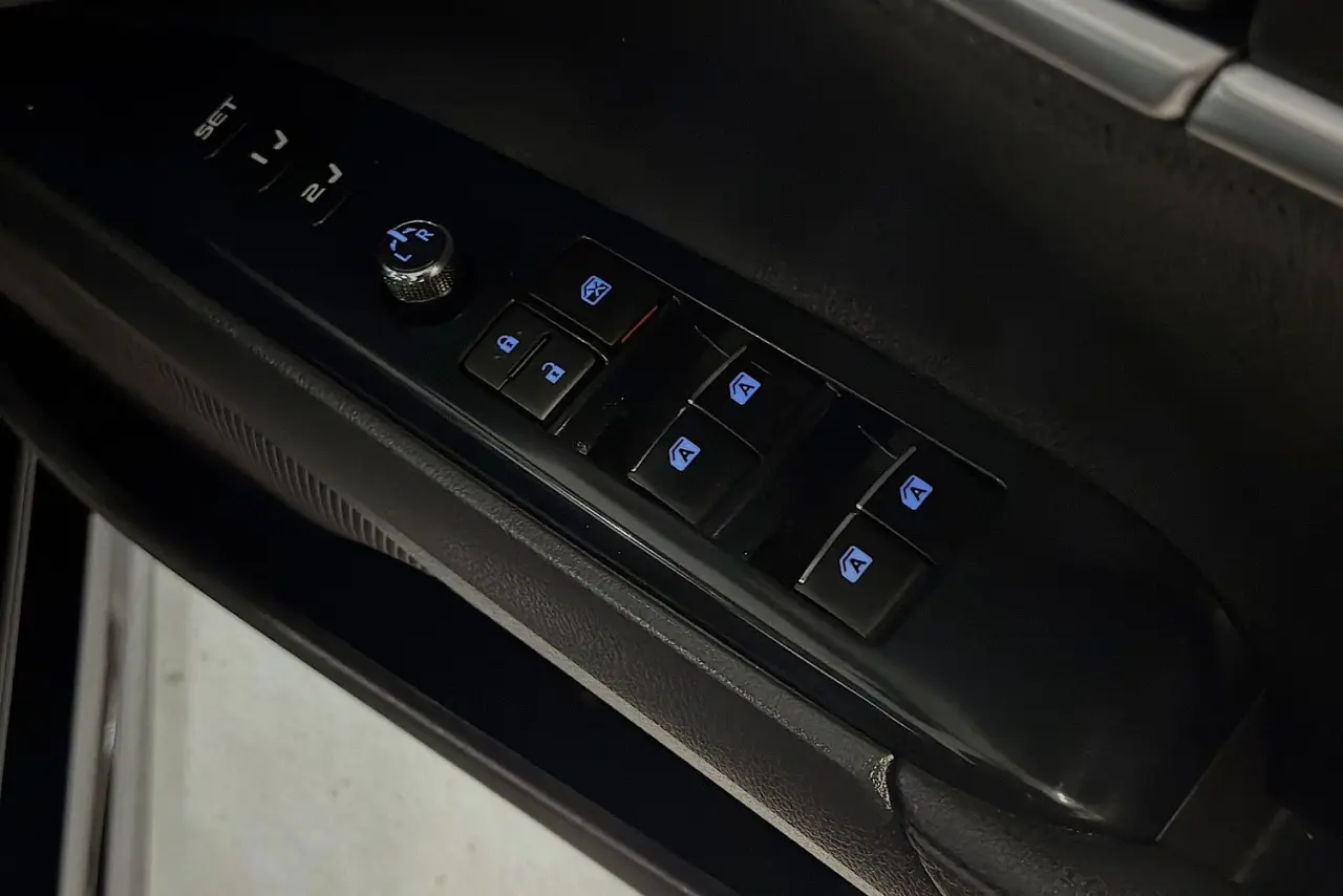 2020 Toyota Camry Gallery Image 24