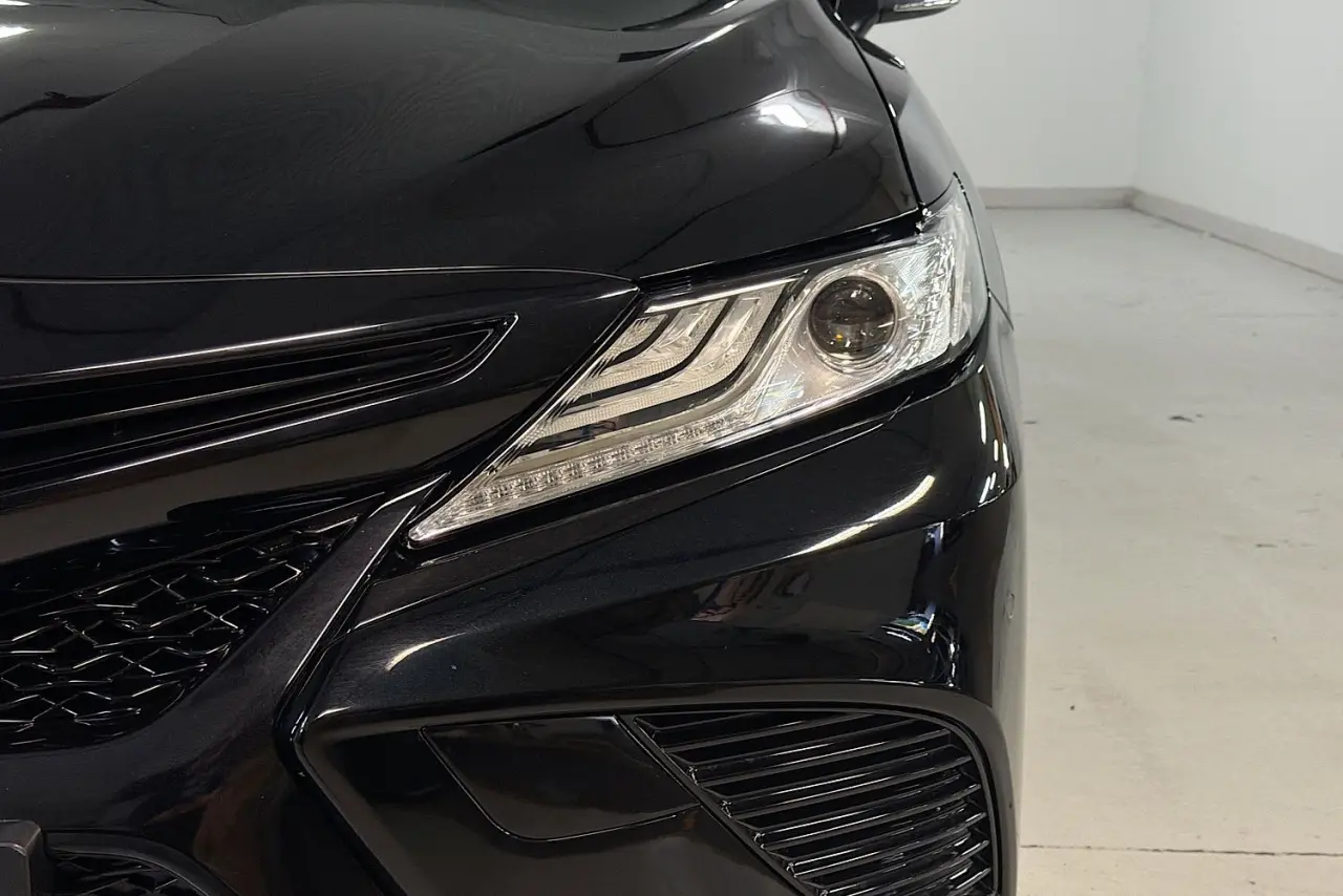 2020 Toyota Camry Gallery Image 3