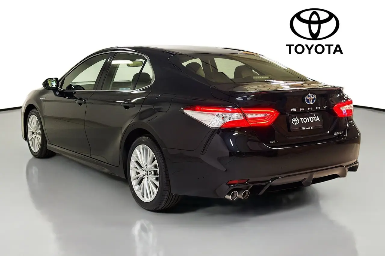 2020 Toyota Camry Gallery Image 6