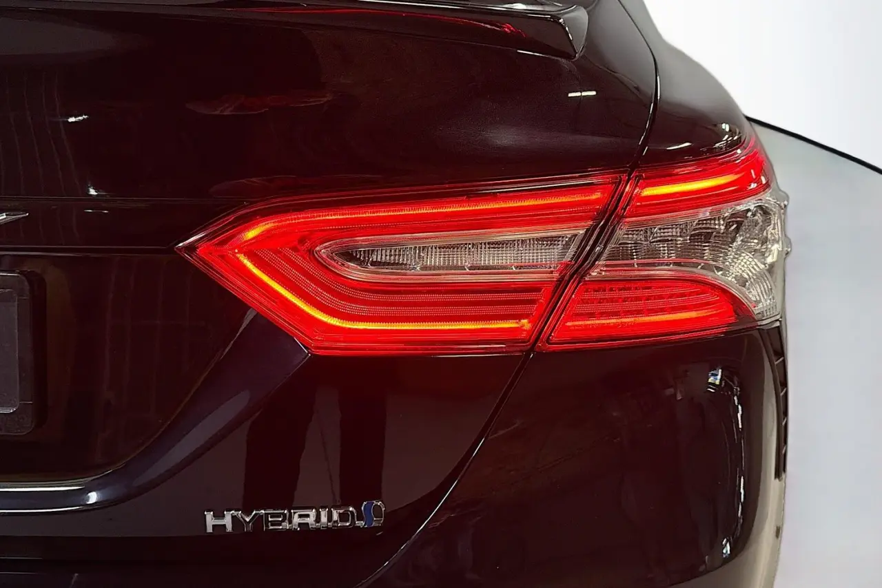 2020 Toyota Camry Gallery Image 9
