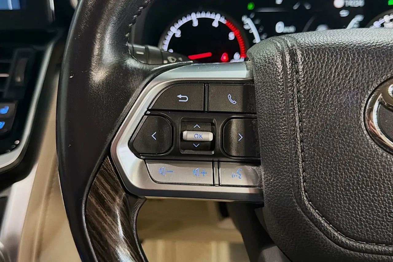 2021 Toyota Landcruiser Gallery Image 21