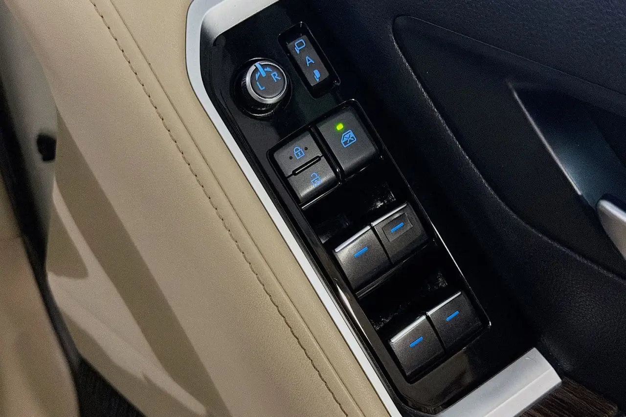 2021 Toyota Landcruiser Gallery Image 26