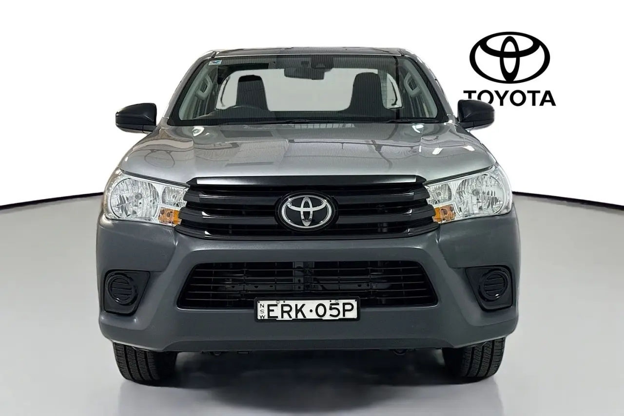 2021 Toyota Hilux Gallery Image 2