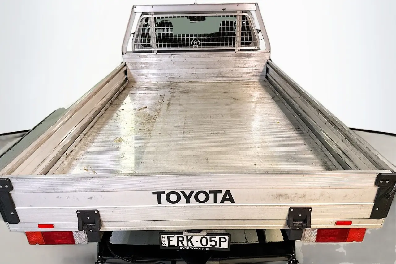 2021 Toyota Hilux Gallery Image 24