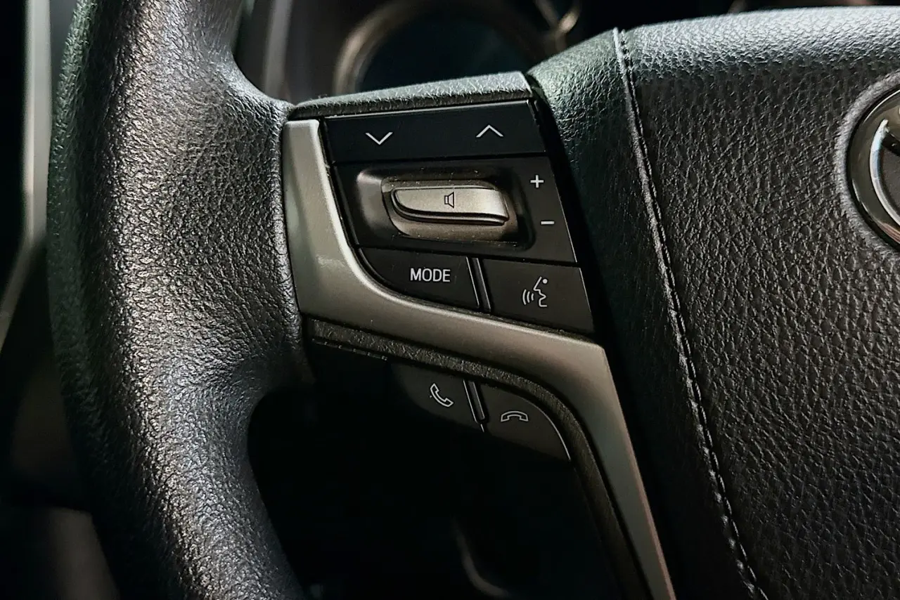 2021 Toyota Landcruiser Prado Gallery Image 19