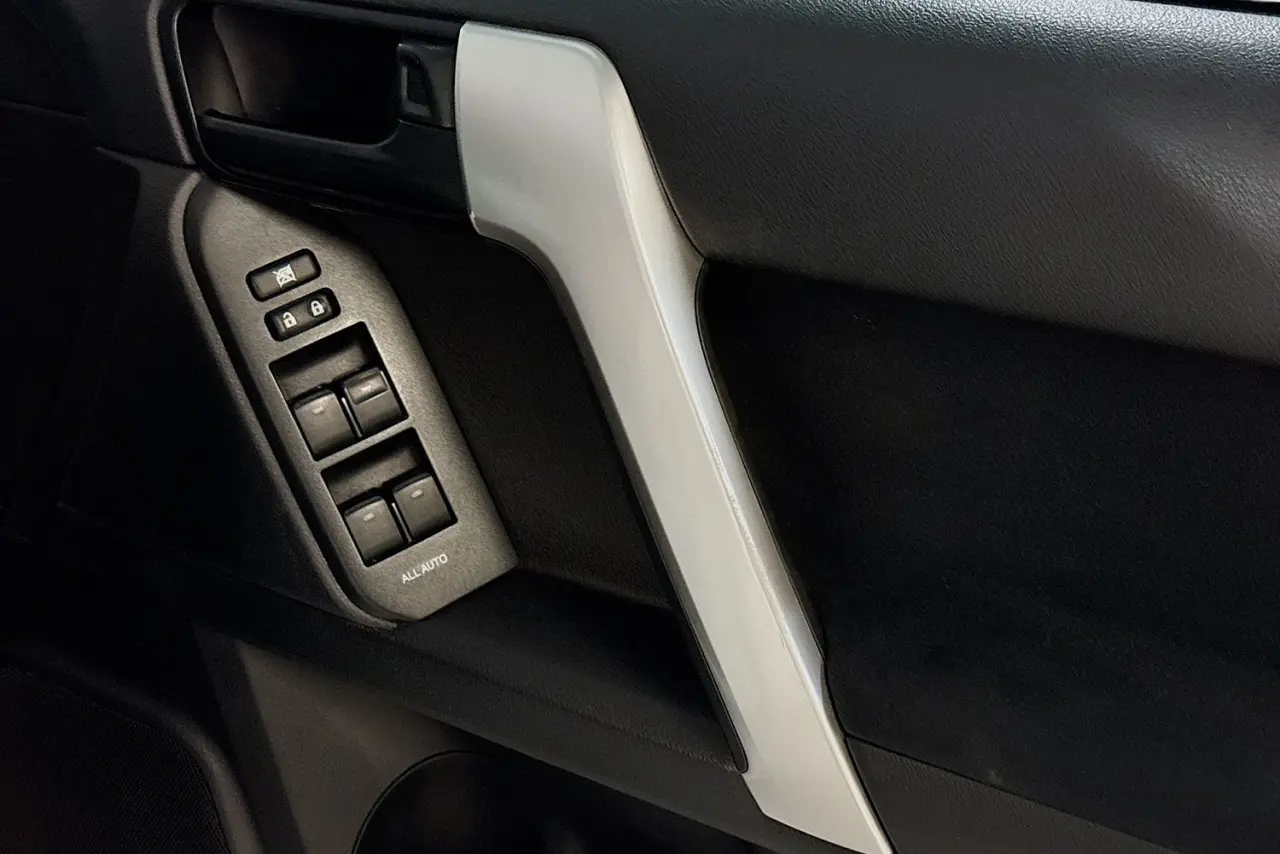 2021 Toyota Landcruiser Prado Gallery Image 24