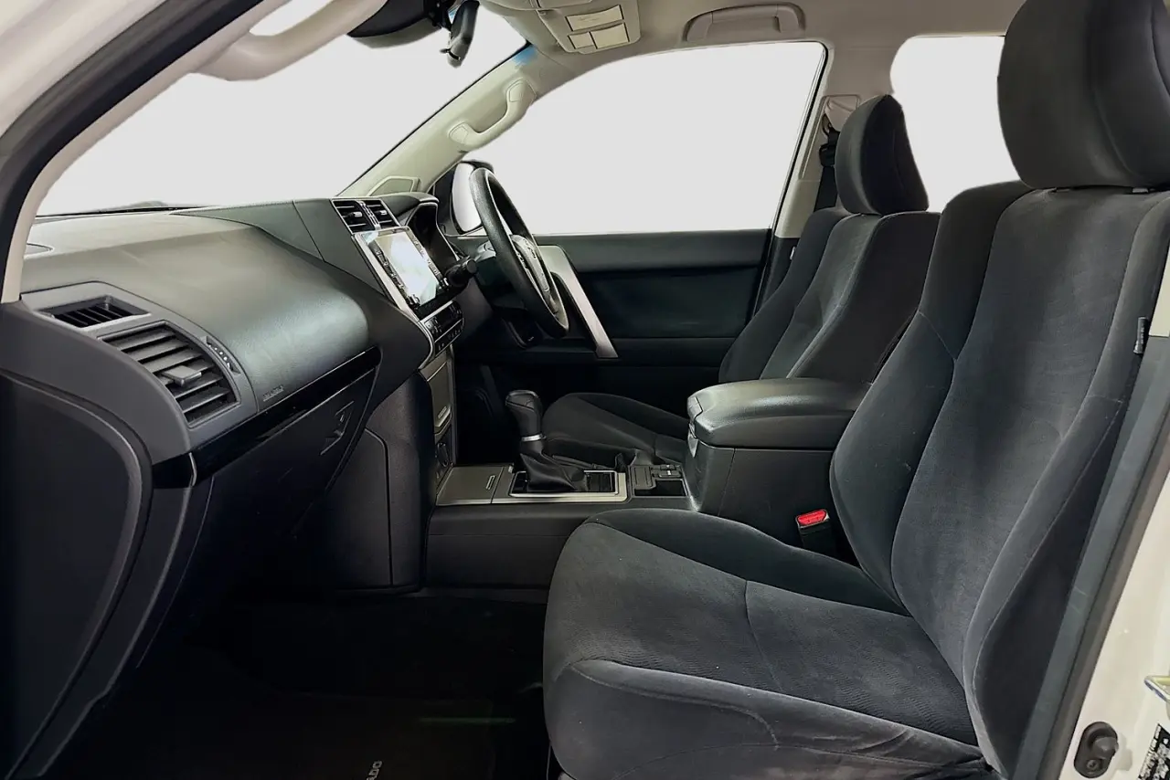 2021 Toyota Landcruiser Prado Gallery Image 25