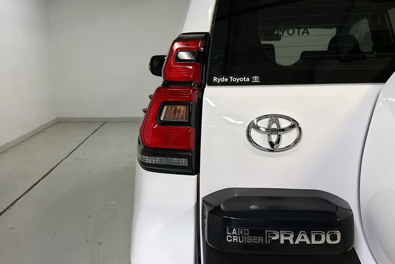 2021 Toyota Landcruiser Prado Gallery Image 8
