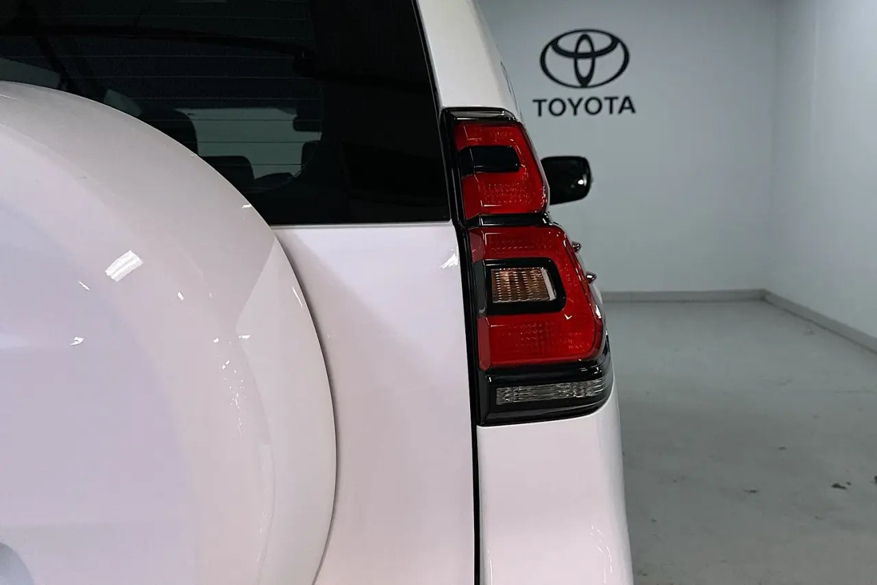 2021 Toyota Landcruiser Prado Gallery Image 9
