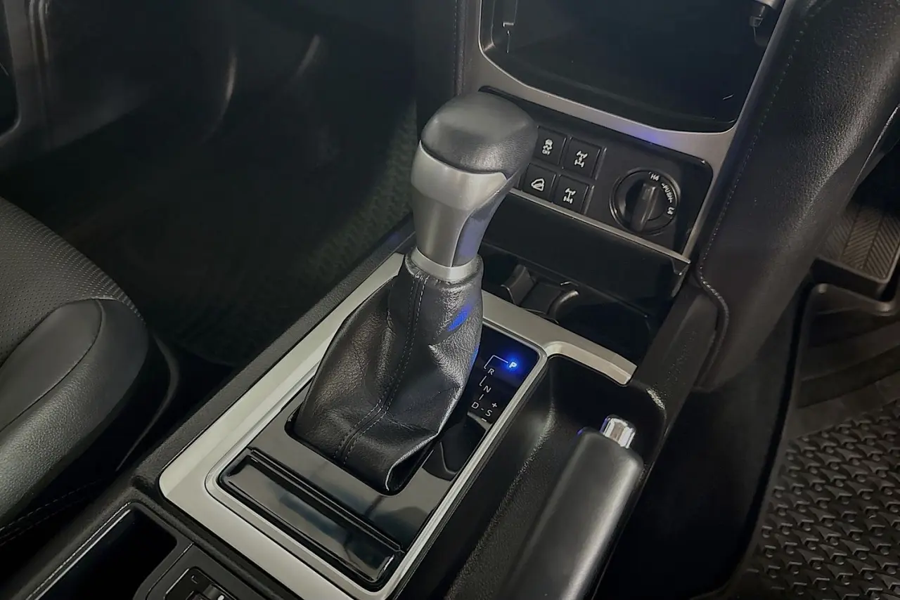 2023 Toyota Landcruiser Prado Gallery Image 18