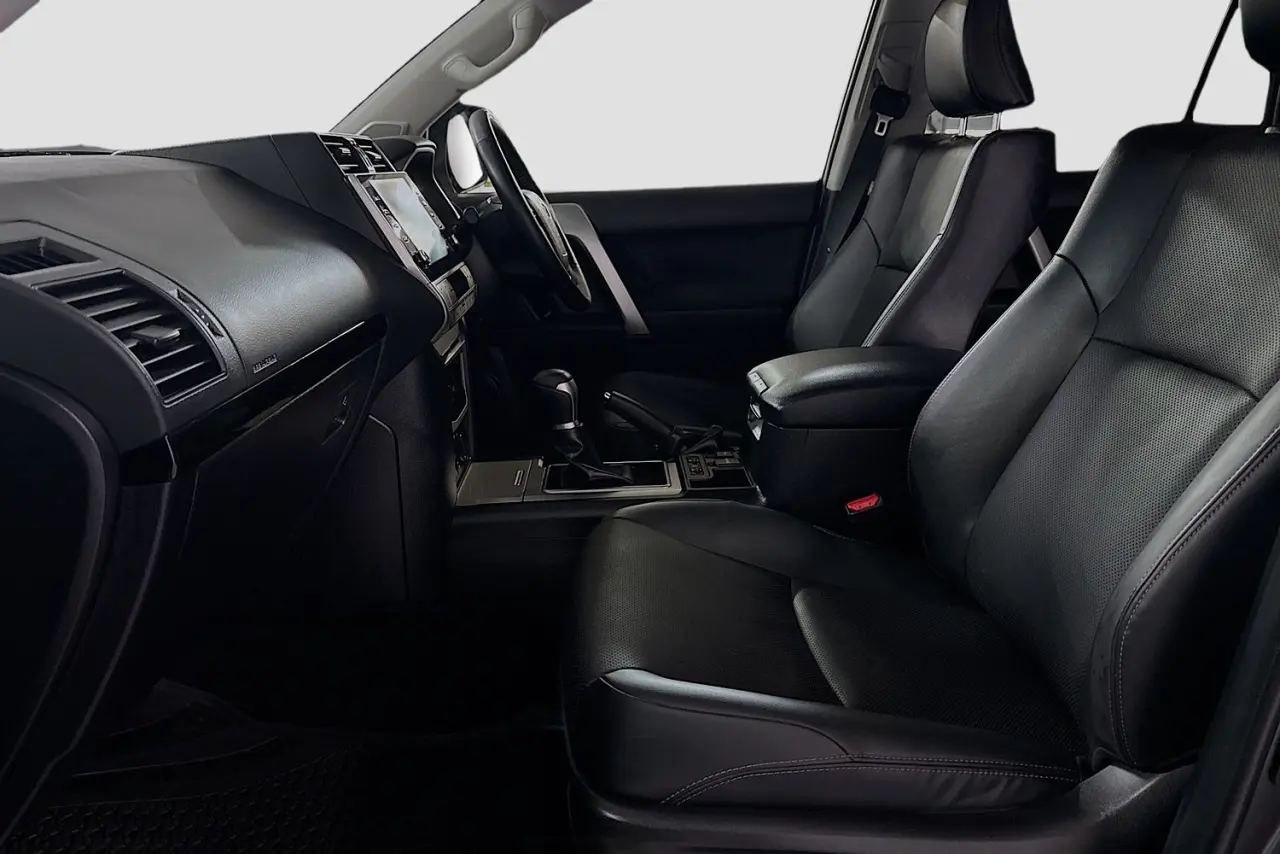 2023 Toyota Landcruiser Prado Gallery Image 25