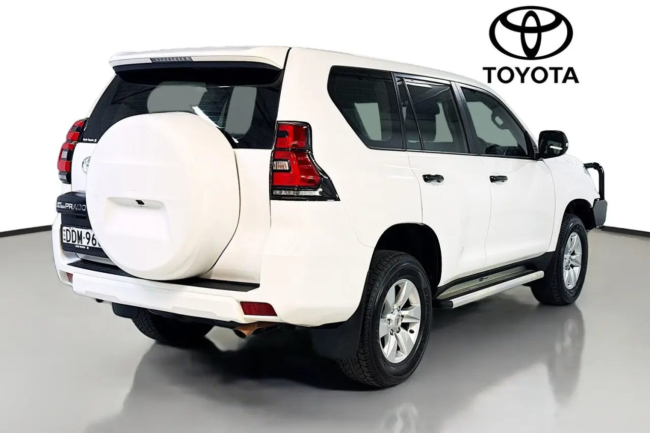 2023 Toyota Landcruiser Prado Gallery Image 10