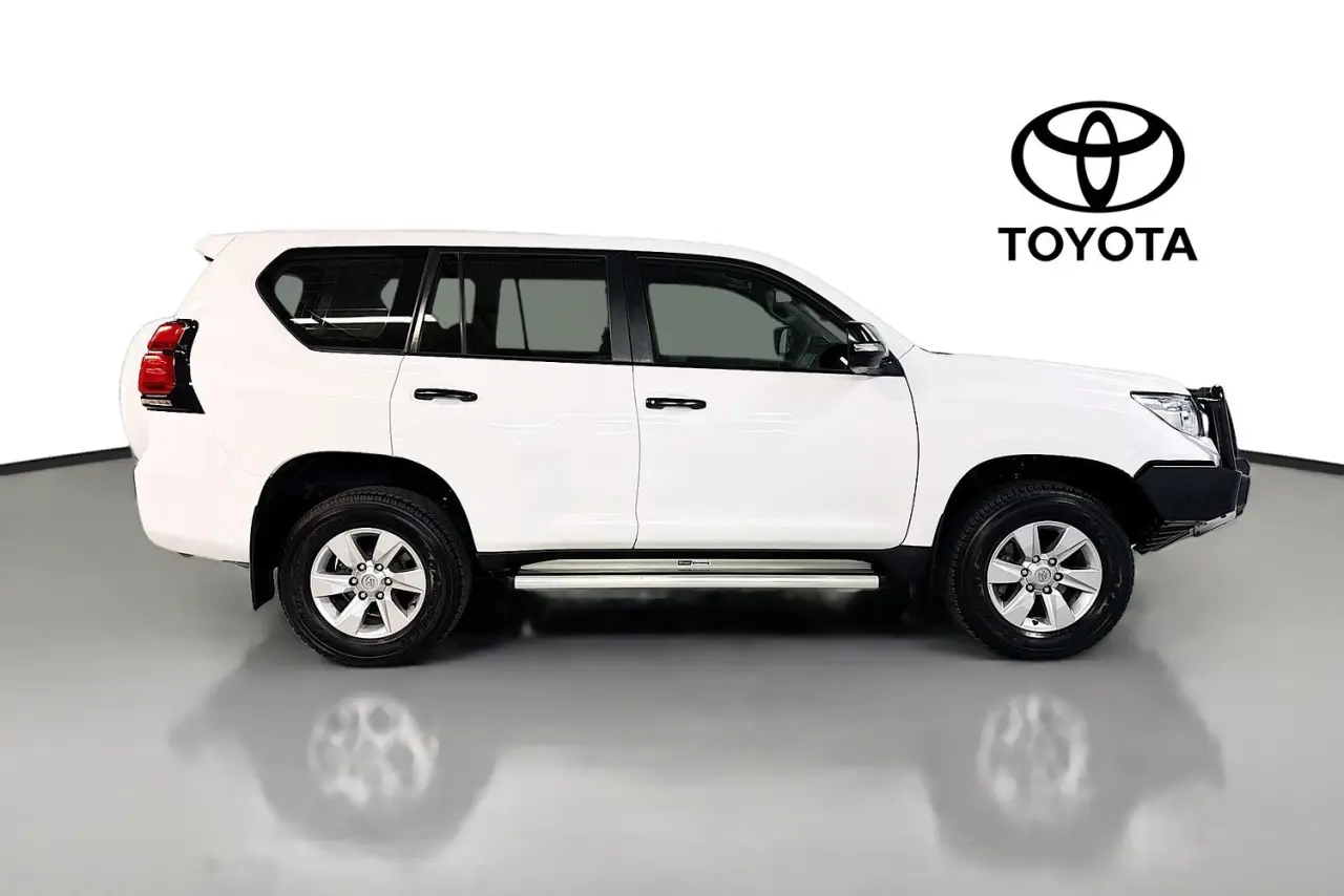2023 Toyota Landcruiser Prado Gallery Image 11