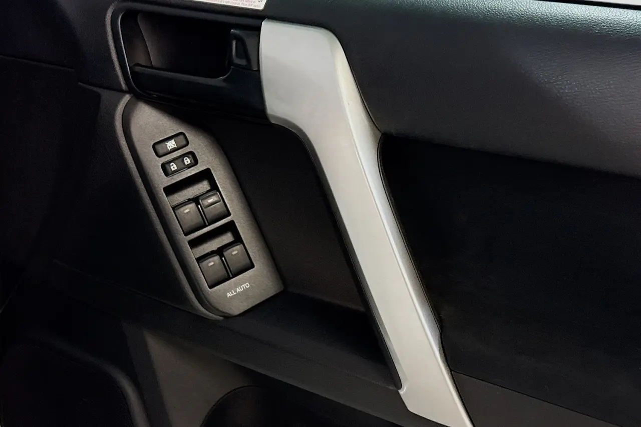 2023 Toyota Landcruiser Prado Gallery Image 24