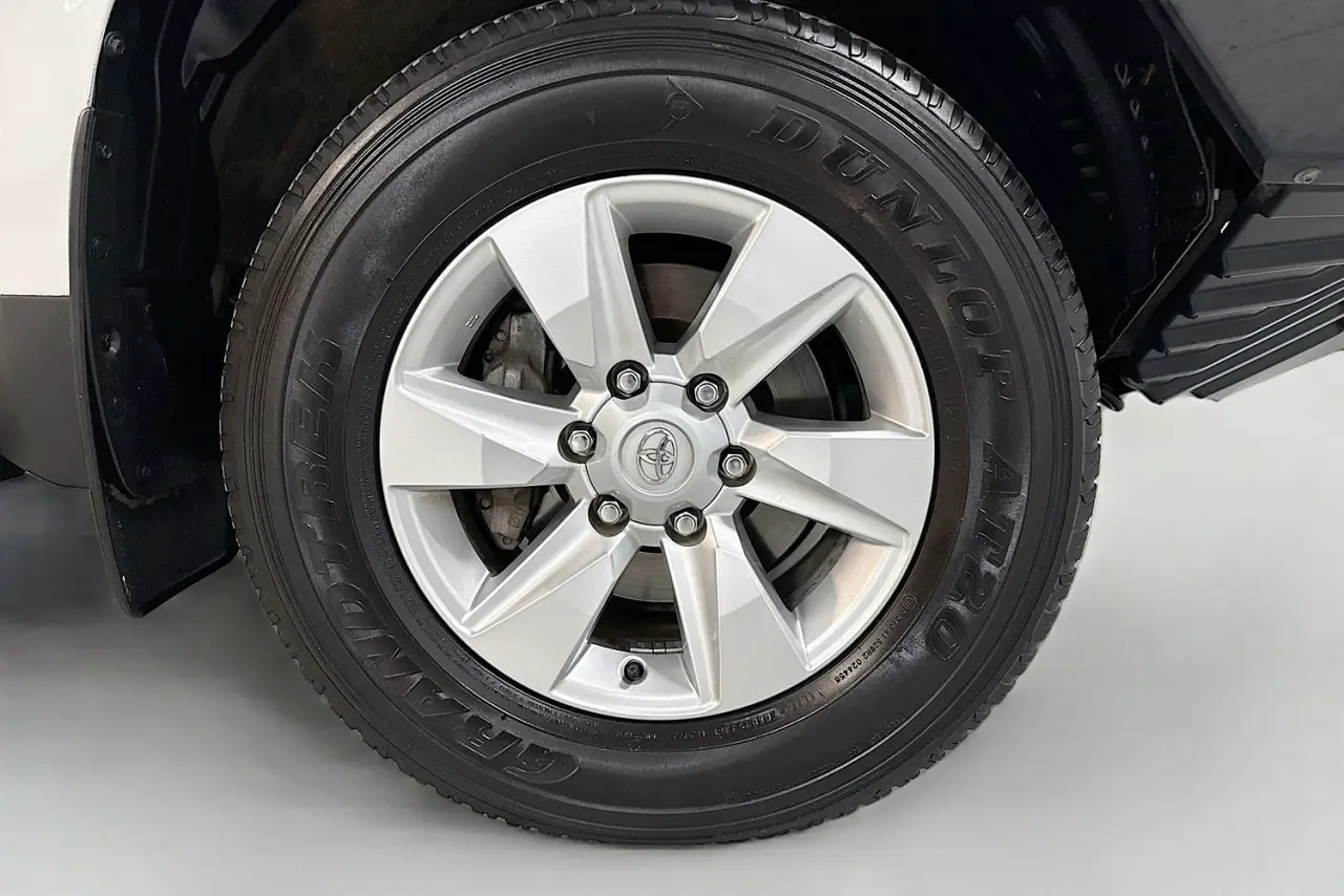 2023 Toyota Landcruiser Prado Gallery Image 28