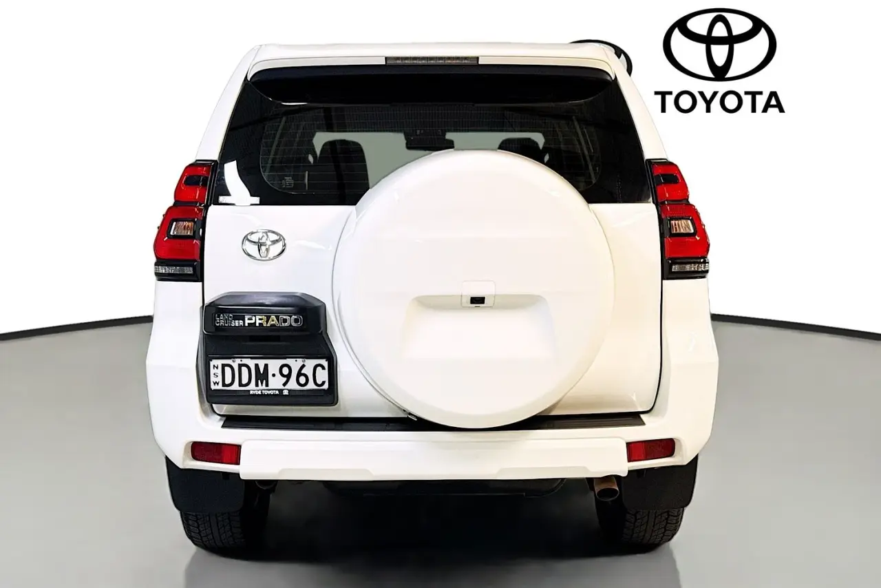 2023 Toyota Landcruiser Prado Gallery Image 7