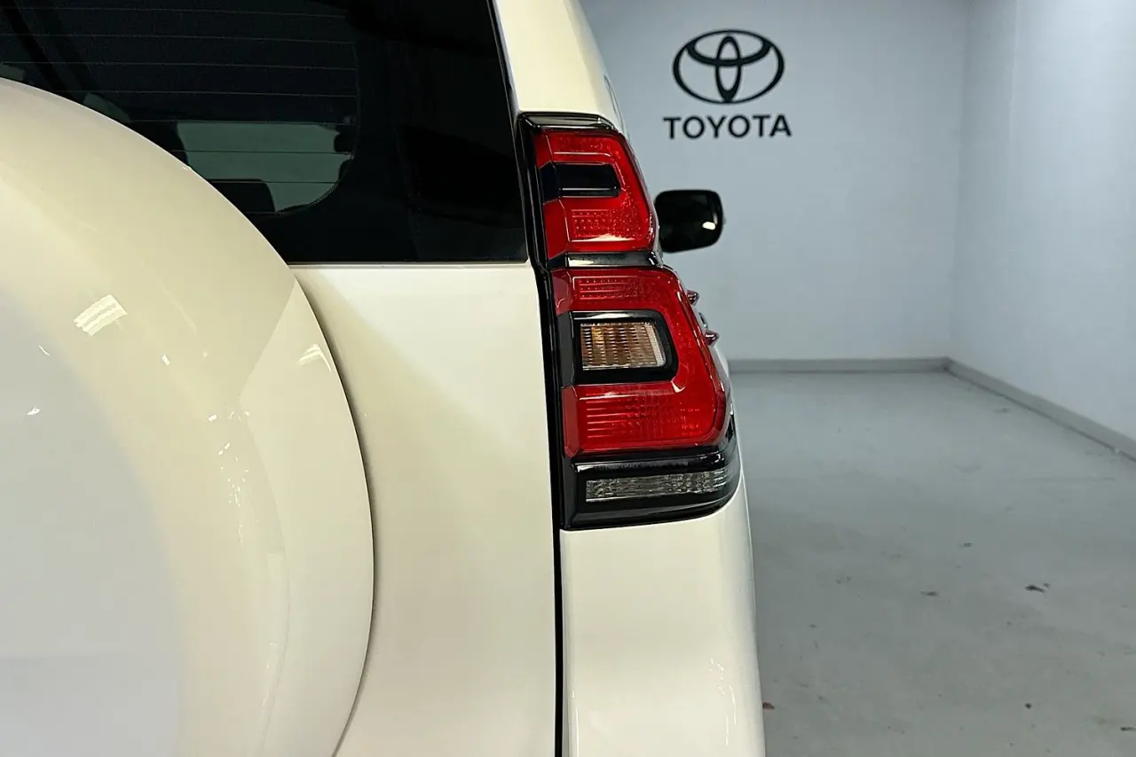 2023 Toyota Landcruiser Prado Gallery Image 9
