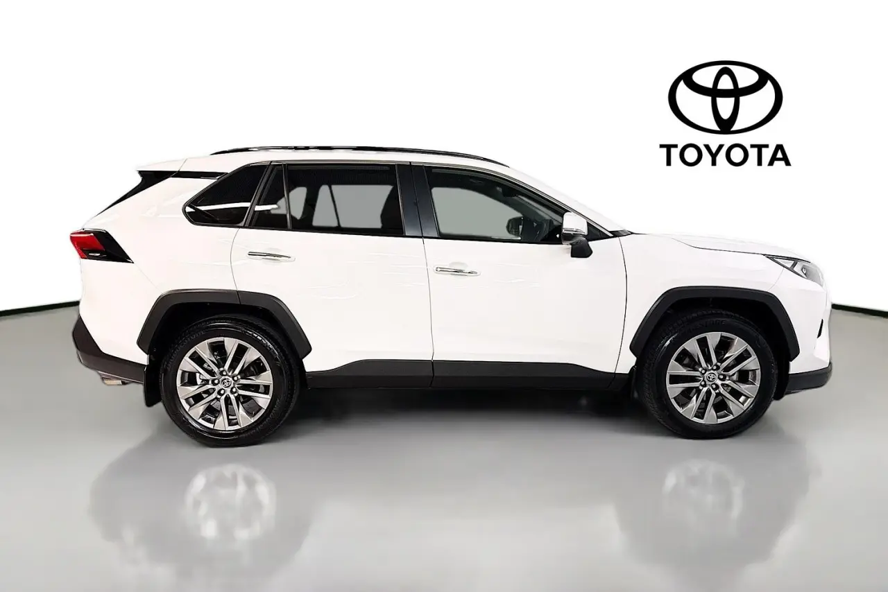 2023 Toyota RAV4 Gallery Image 11
