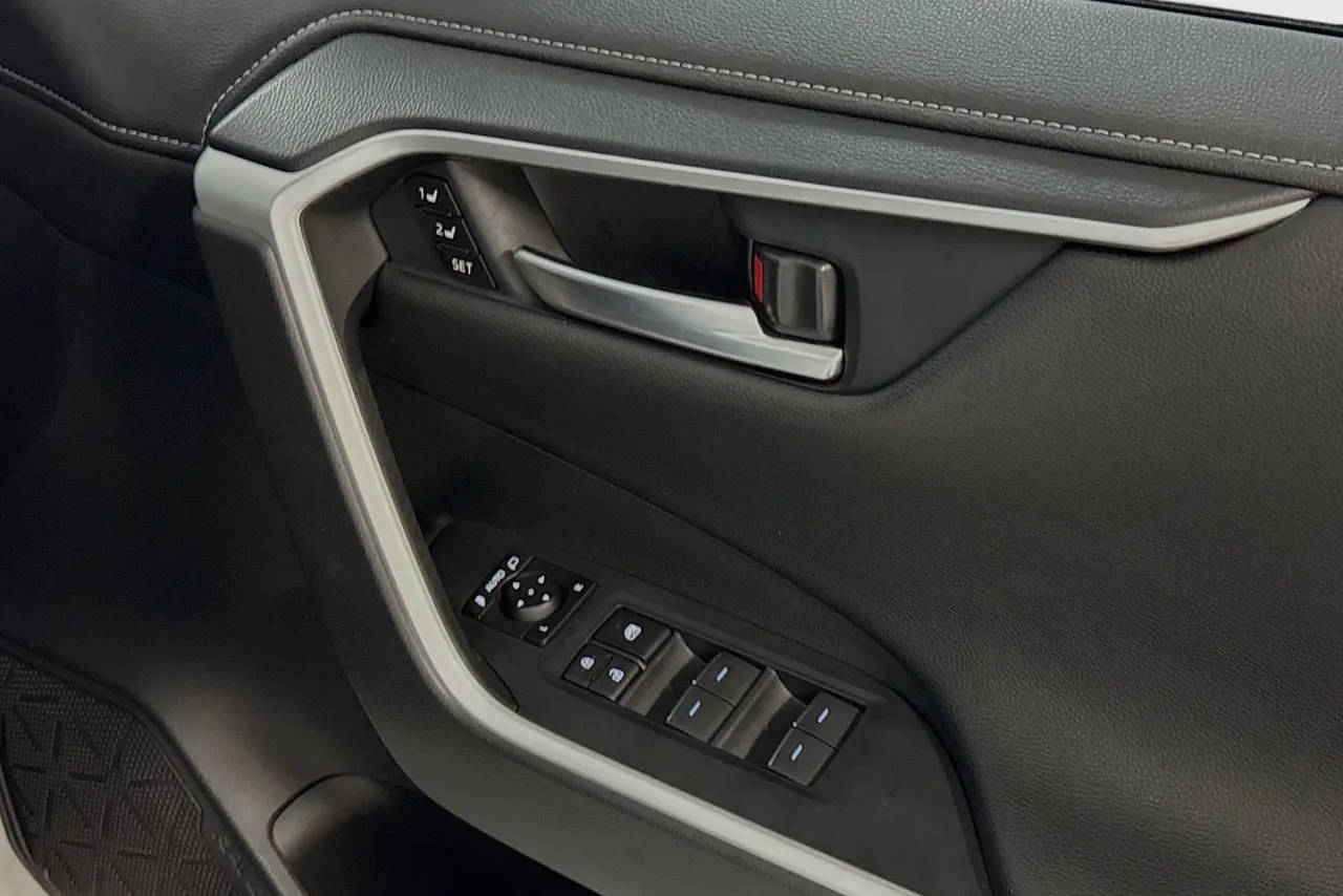 2023 Toyota RAV4 Gallery Image 24