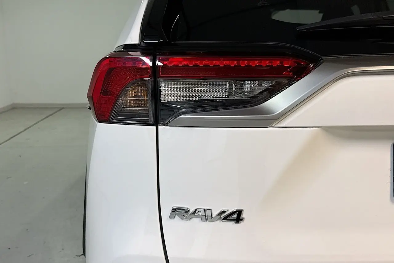 2023 Toyota RAV4 Gallery Image 8