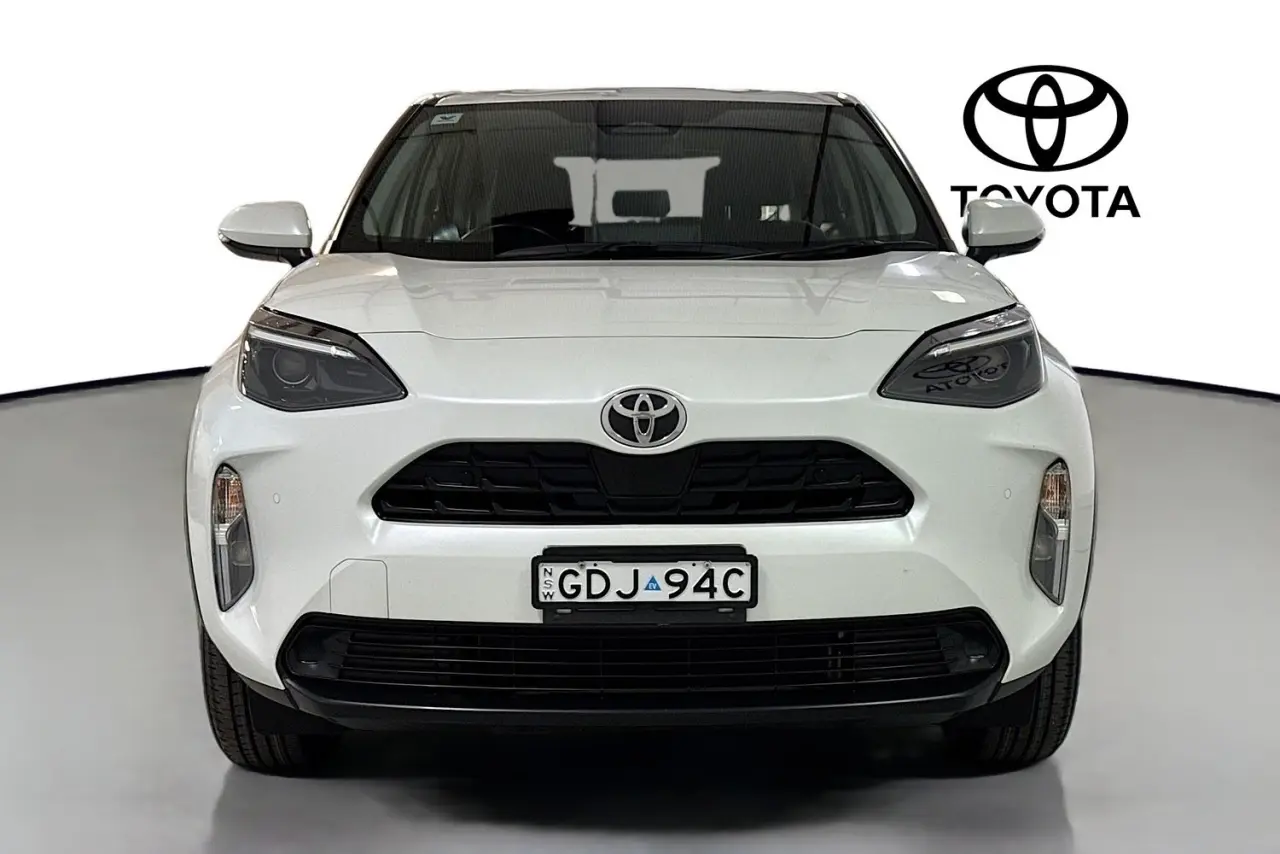 2025 Toyota Yaris Cross Gallery Image 2