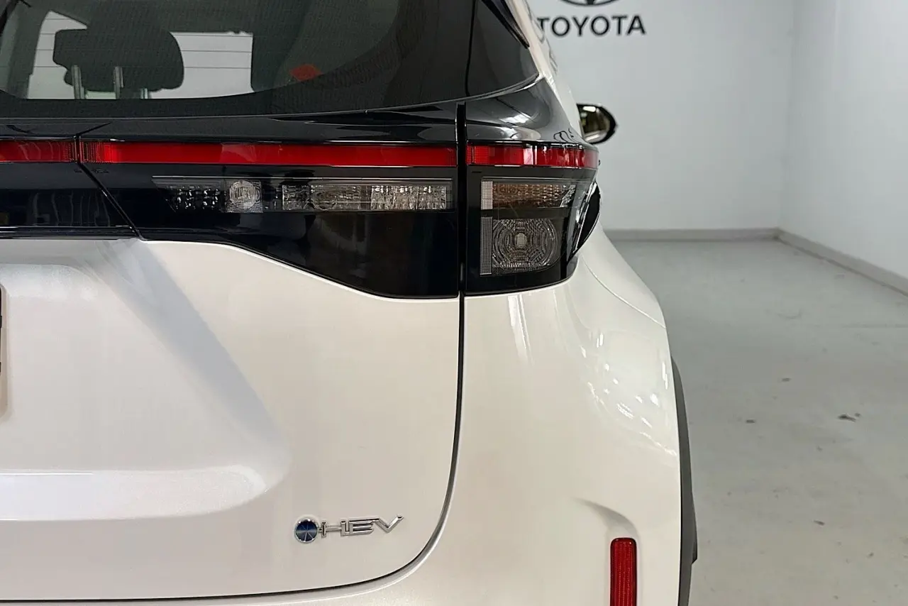 2025 Toyota Yaris Cross Gallery Image 9