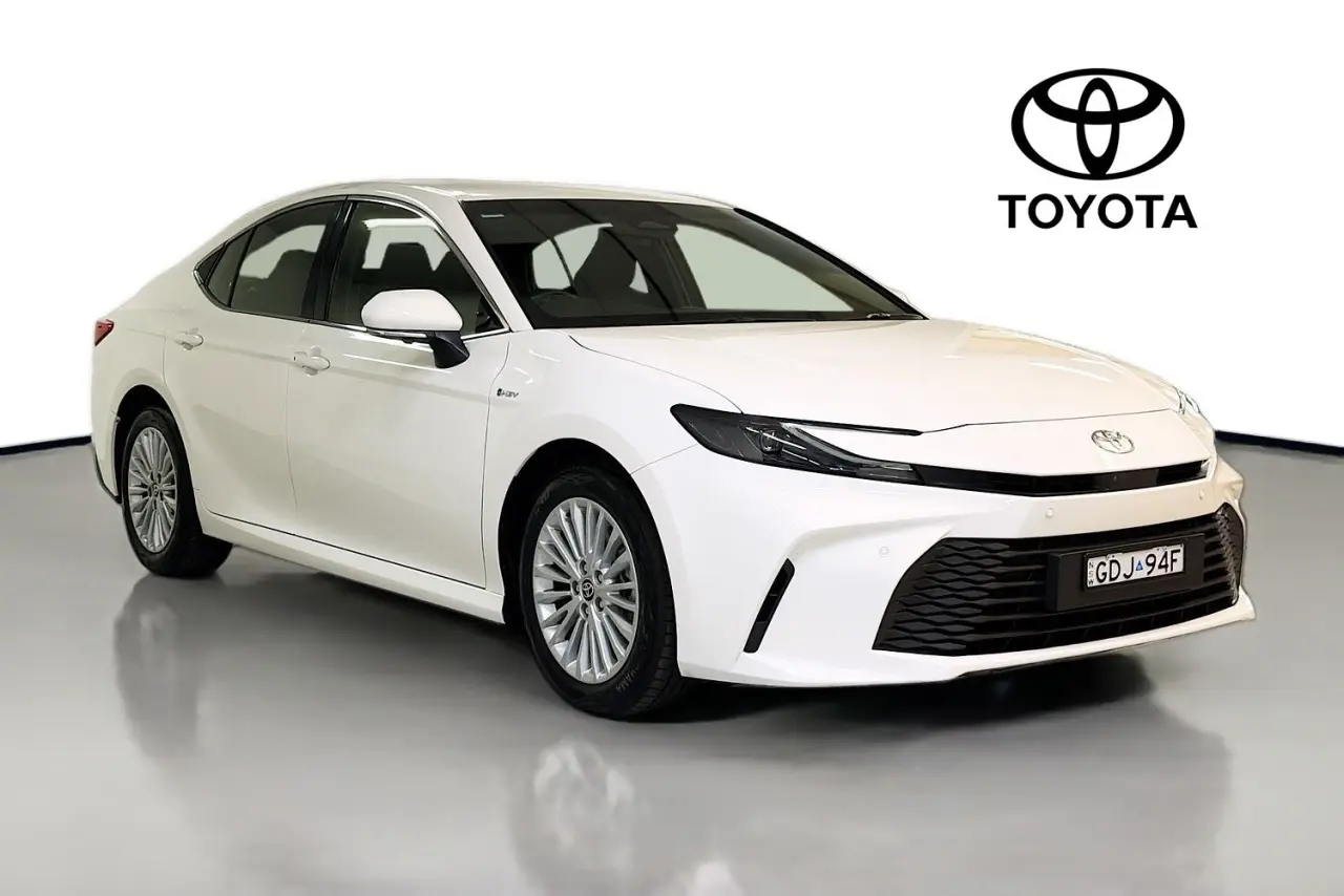 2025 Toyota Camry Gallery Image 1
