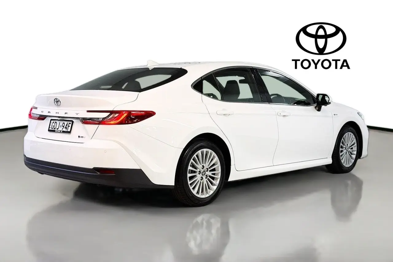 2025 Toyota Camry Gallery Image 10