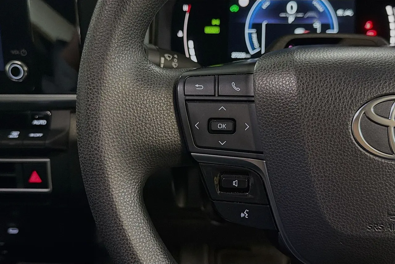 2025 Toyota Camry Gallery Image 19
