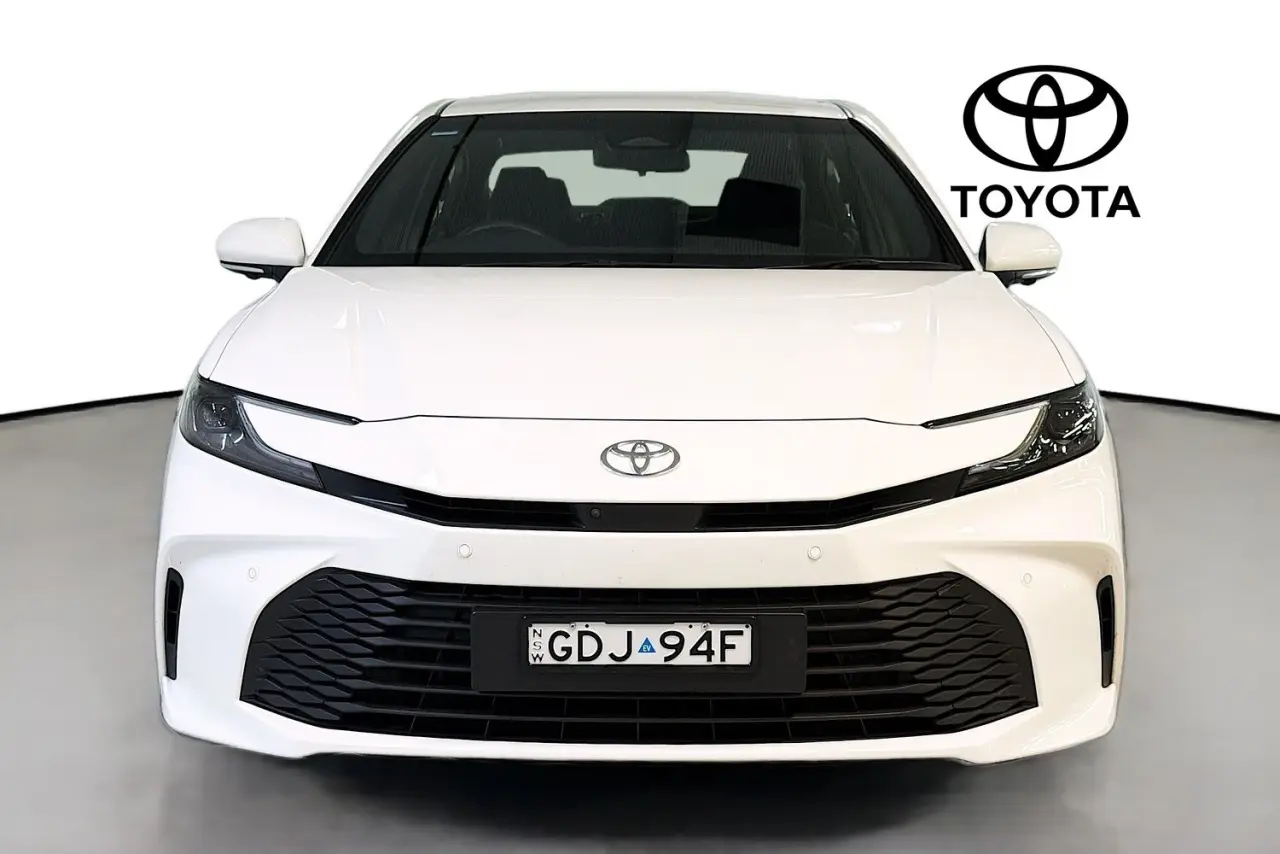 2025 Toyota Camry Gallery Image 2