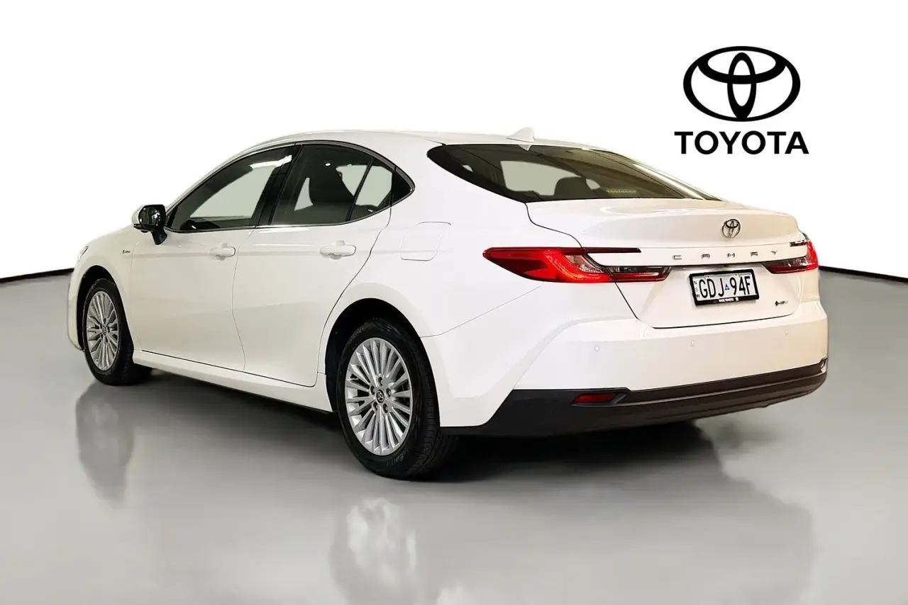 2025 Toyota Camry Gallery Image 6