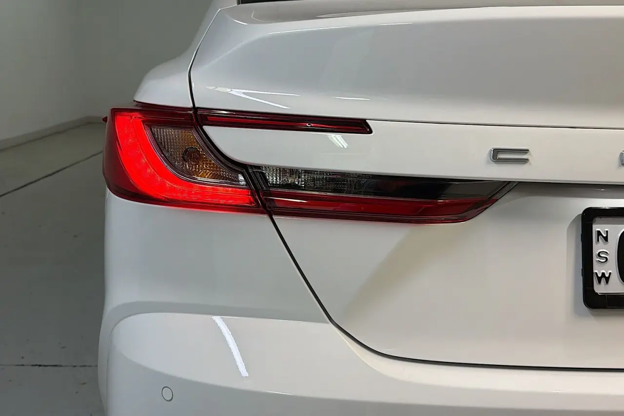 2025 Toyota Camry Gallery Image 8