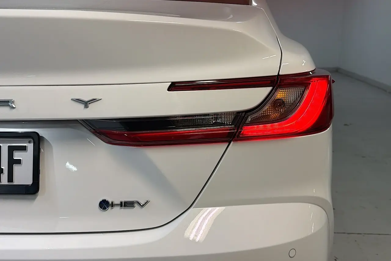 2025 Toyota Camry Gallery Image 9