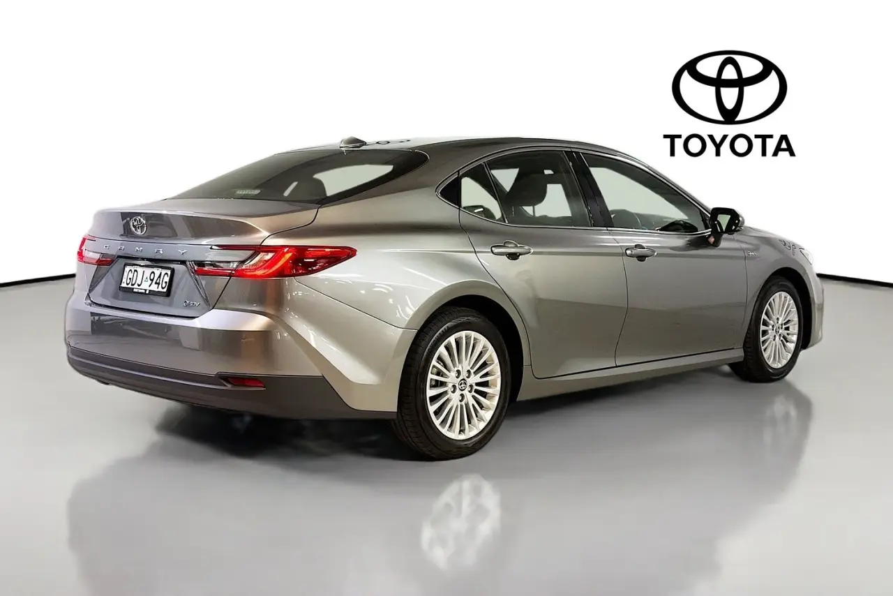 2025 Toyota Camry Gallery Image 10