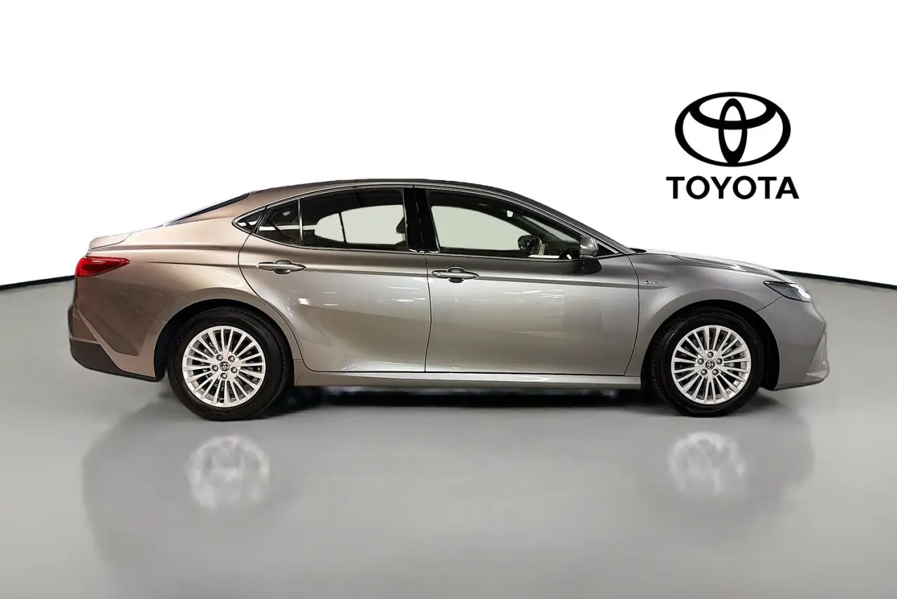 2025 Toyota Camry Gallery Image 11