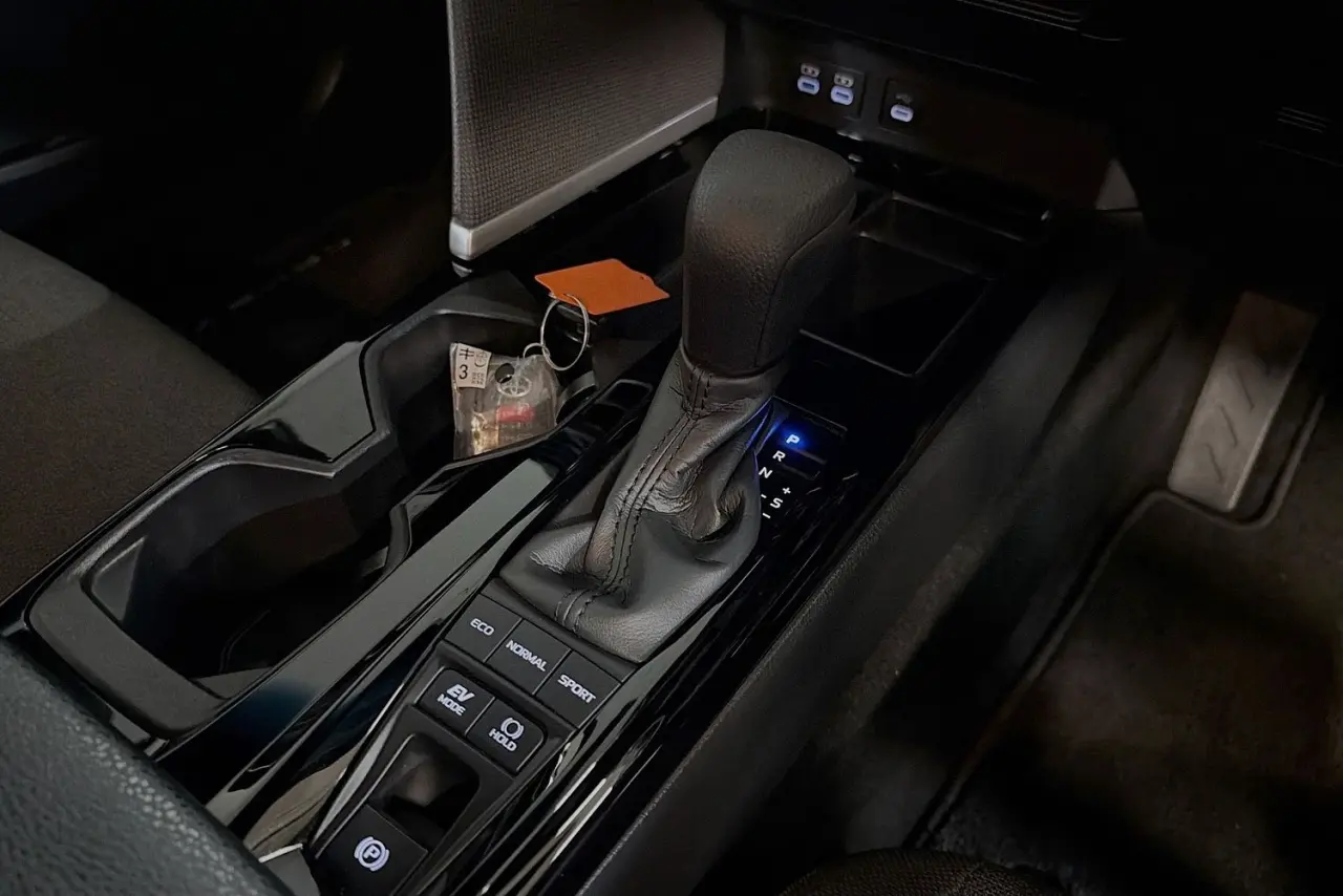 2025 Toyota Camry Gallery Image 18