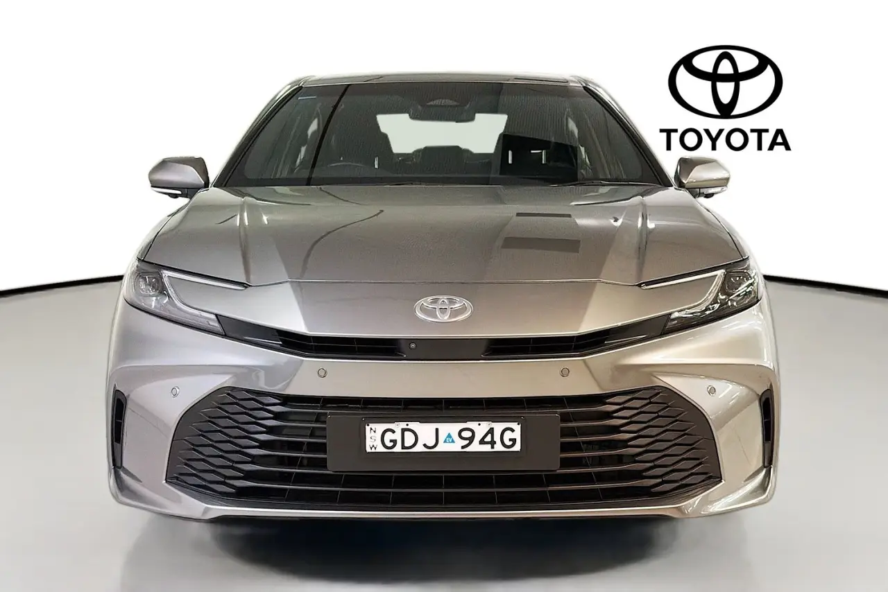 2025 Toyota Camry Gallery Image 2