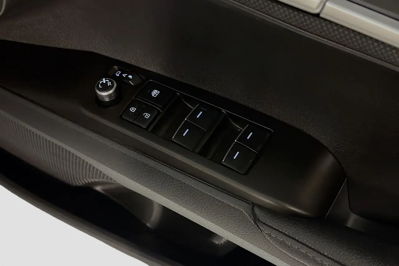 2025 Toyota Camry Gallery Image 23