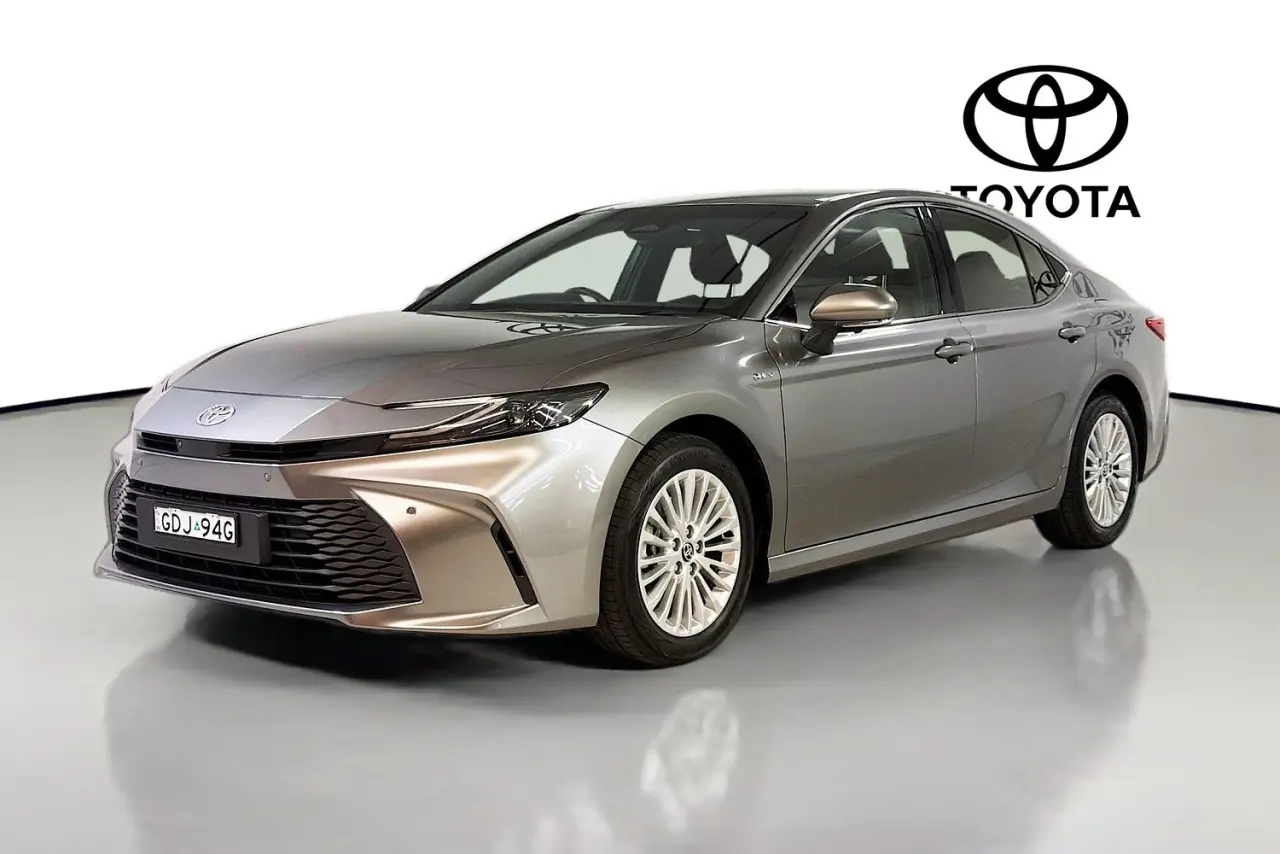 2025 Toyota Camry Gallery Image 4