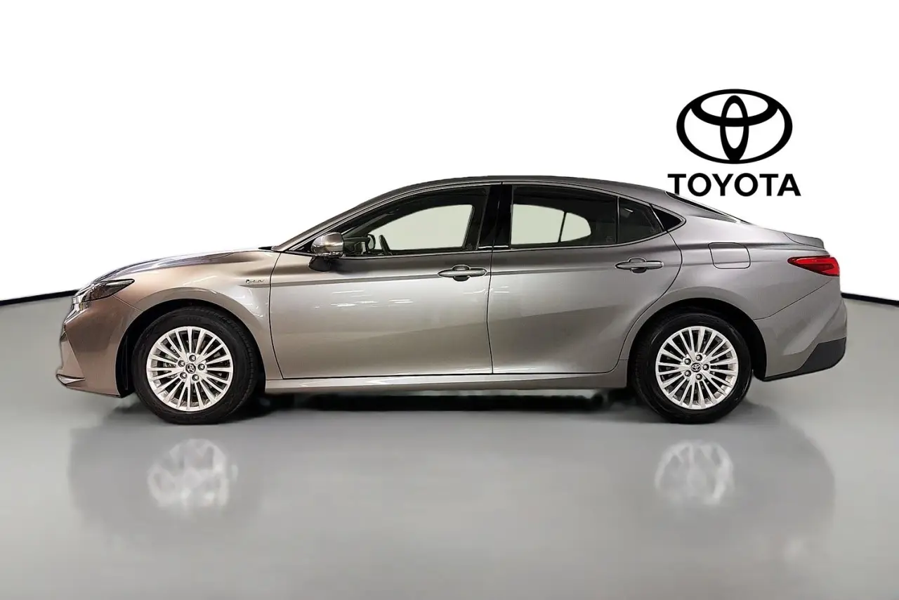 2025 Toyota Camry Gallery Image 5