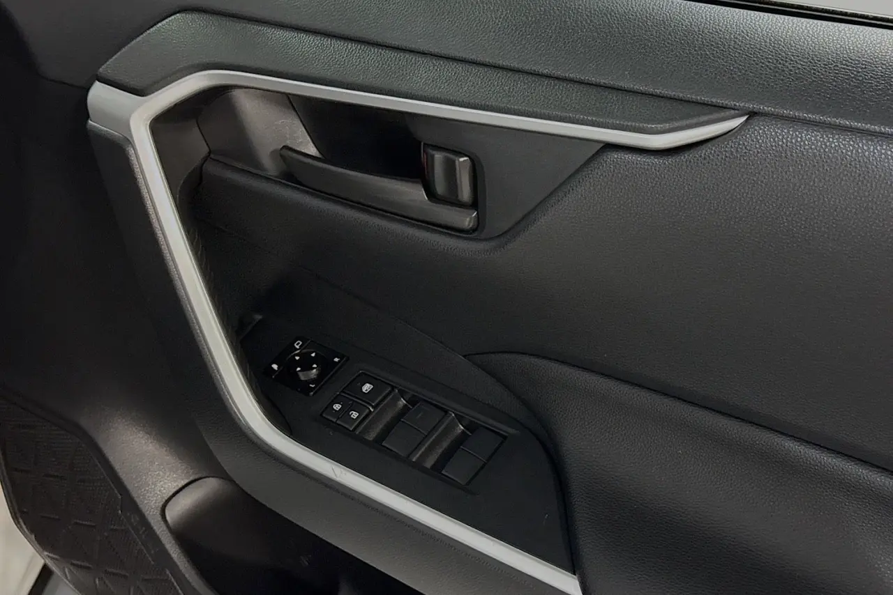 2022 Toyota RAV4 Gallery Image 24