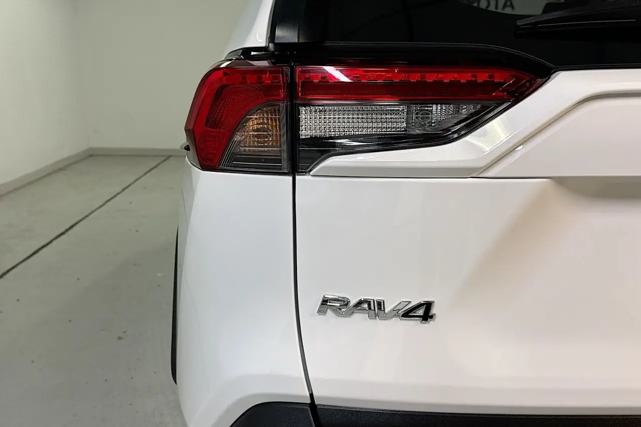 2022 Toyota RAV4 Gallery Image 8