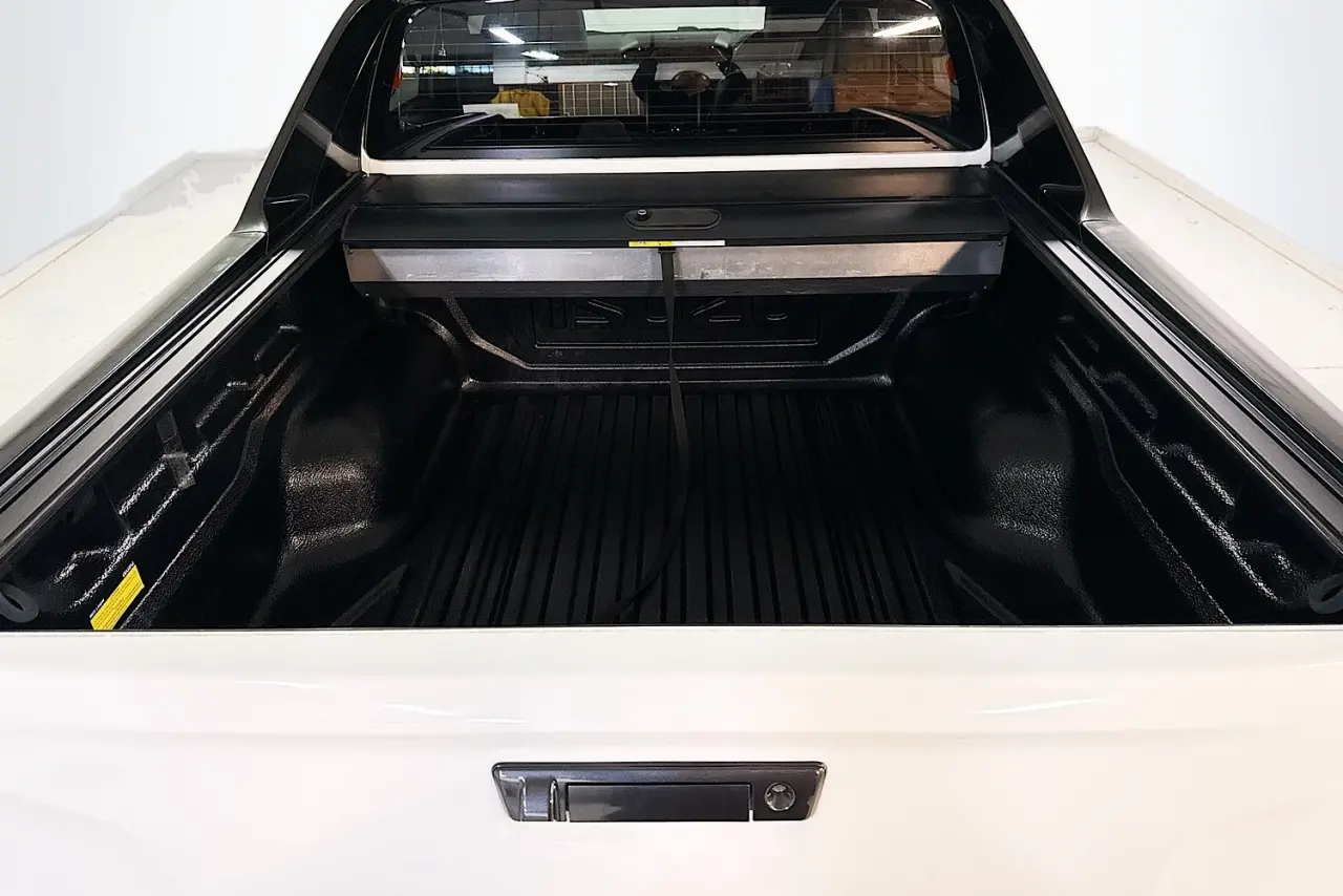2023 Isuzu D-MAX Gallery Image 27