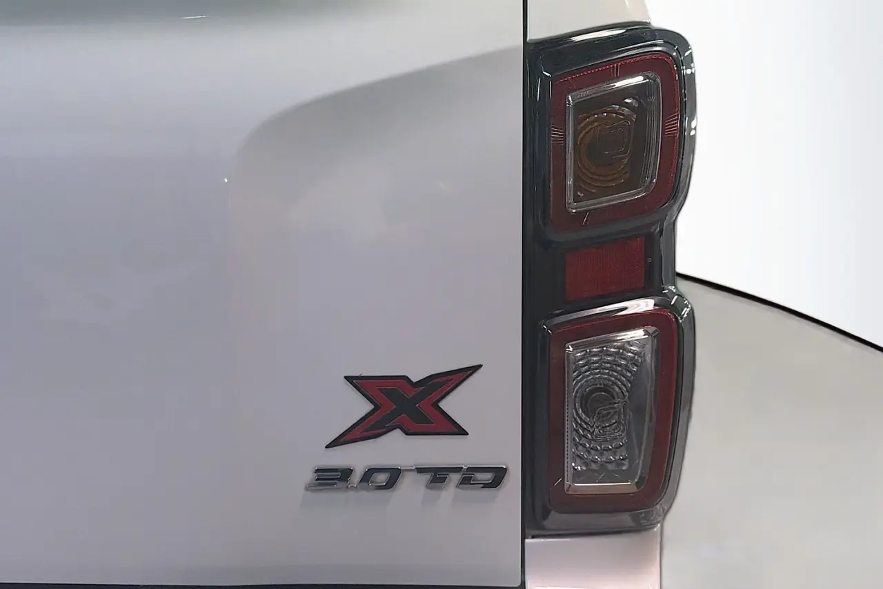 2023 Isuzu D-MAX Gallery Image 9