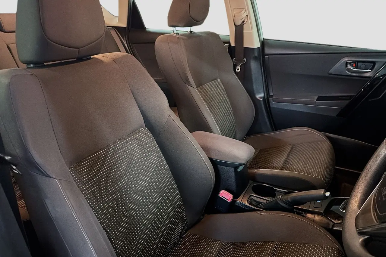 2015 Toyota Corolla Gallery Image 13