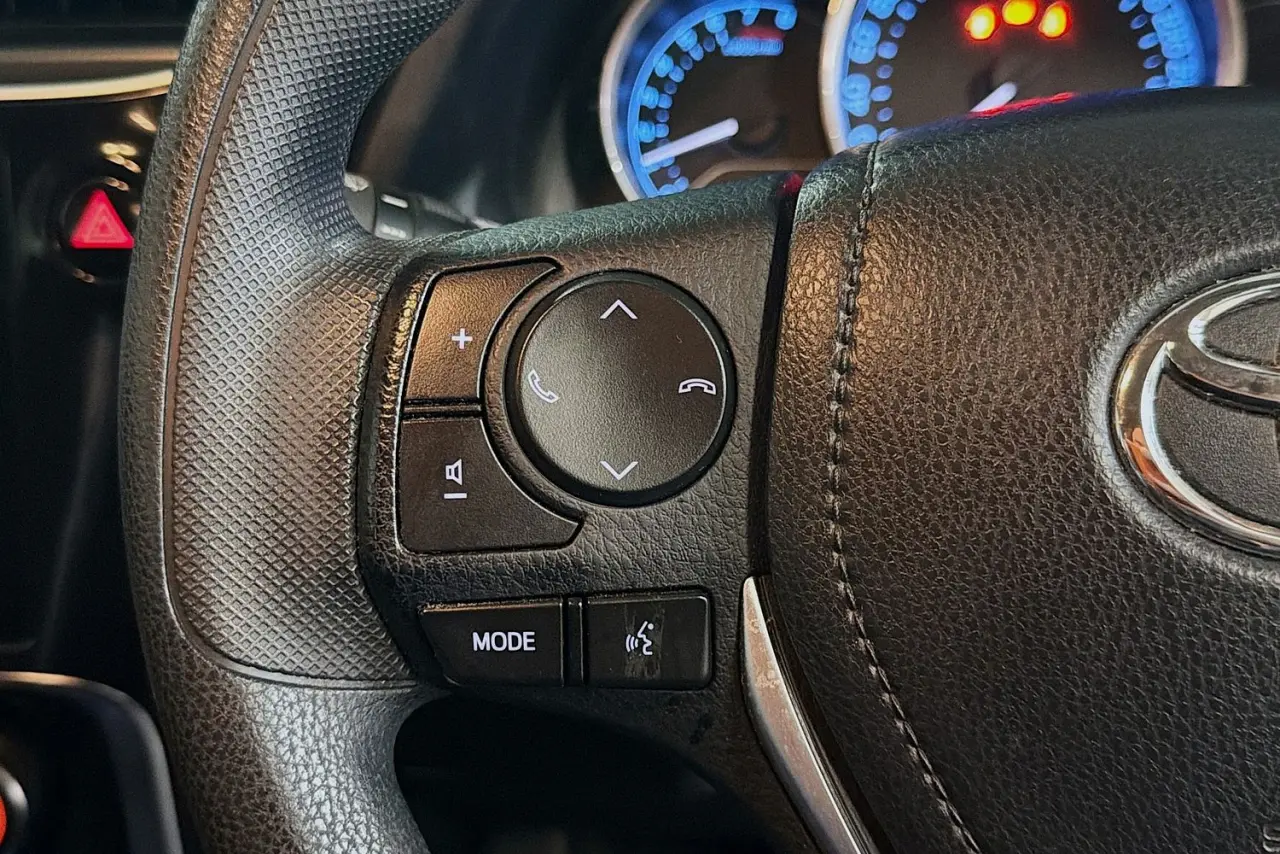 2015 Toyota Corolla Gallery Image 18