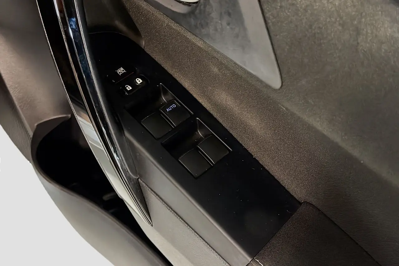 2015 Toyota Corolla Gallery Image 23