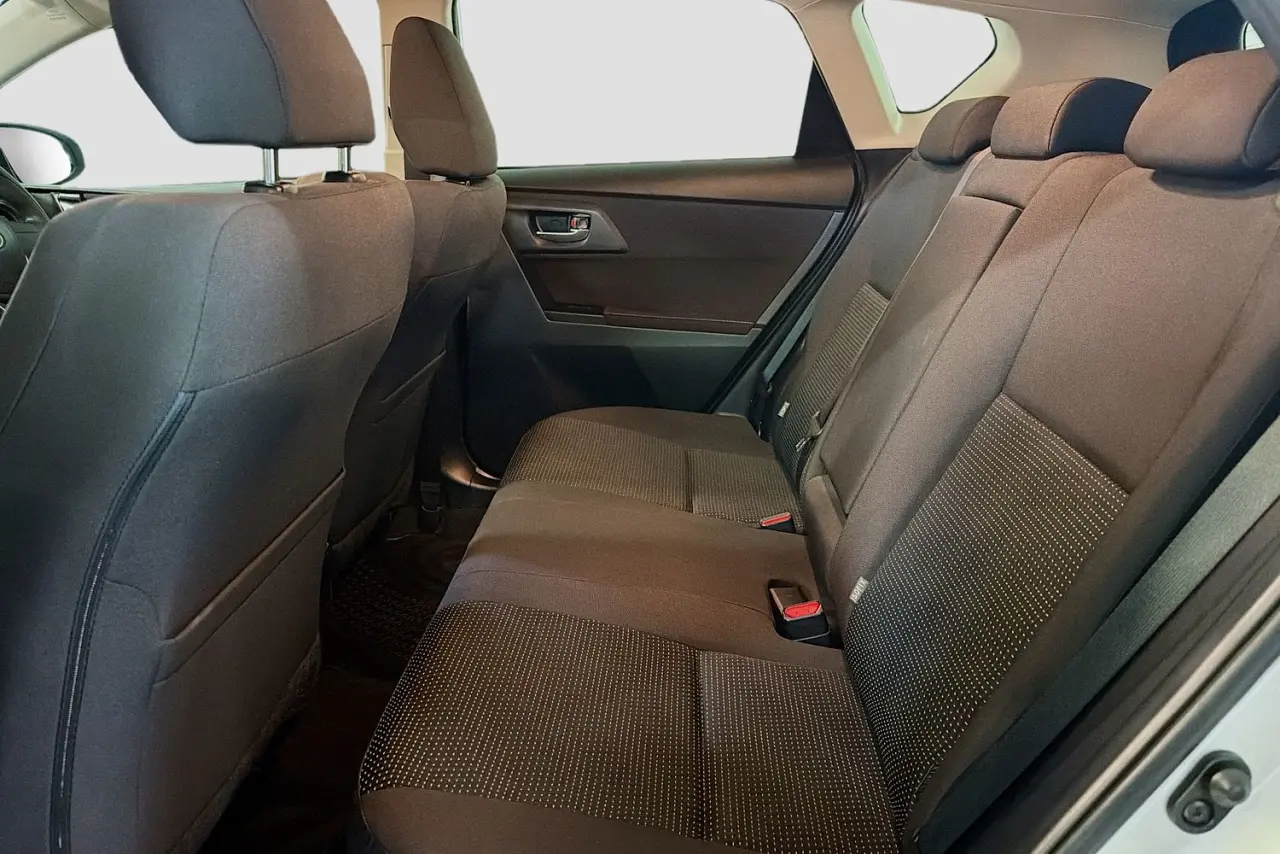 2015 Toyota Corolla Gallery Image 25